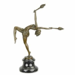 UNE SCULPTURE EN BRONZE D'UN SAUTEUR DE FLAMMES
