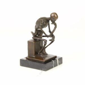 UNE SCULPTURE EN BRONZE DU PENSEUR SQUELETTE