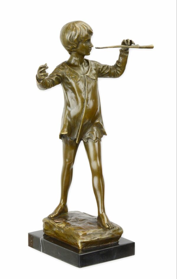 UNE SCULPTURE EN BRONZE DE PETER PAN