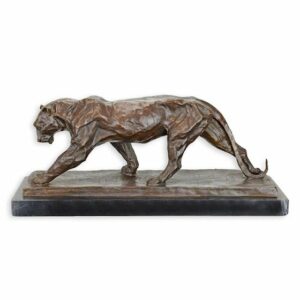 UNE SCULPTURE EN BRONZE D'UNE PANTHÈRE