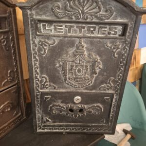 Boite aux lettres en fonte d'aluminium grise