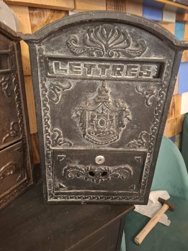 Boite aux lettres en fonte d'aluminium marrons – Image 2