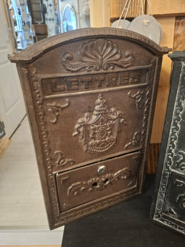 Boite aux lettres en fonte d'aluminium marrons