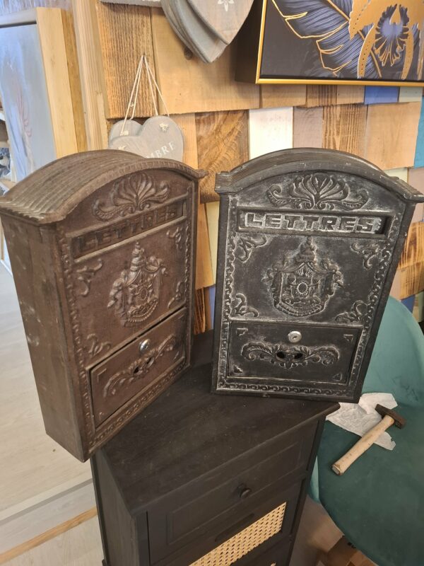 Boite aux lettres en fonte d'aluminium marrons – Image 3