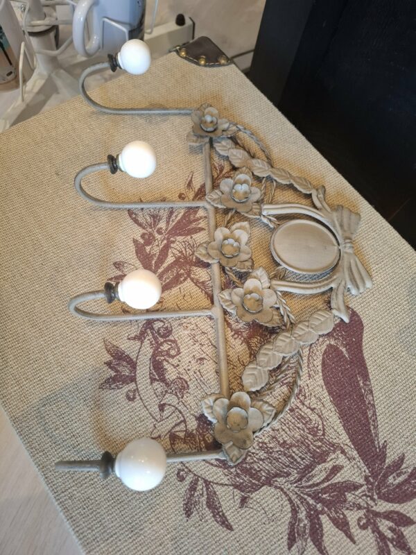 Patere en fer forge et bouton porcelaine