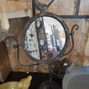 MIroir sur pied en fer forge gris patiner