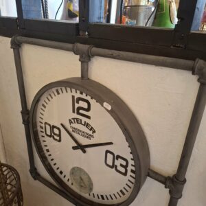 Grande Horloge Ronde Pendule Vintage Cadre Carré en Fer Patiné Gris et Vitre en Verre 6x64x64cm