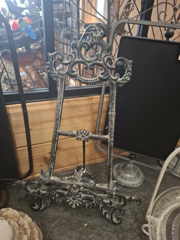 Lutrin en fonte patiner gris