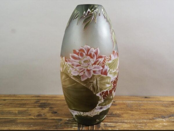 UN VASE EN VERRE CAMÉE ‘LILLY POND’  41 cm – Image 2