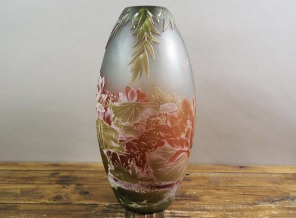 UN VASE EN VERRE CAMÉE ‘LILLY POND’  41 cm – Image 3