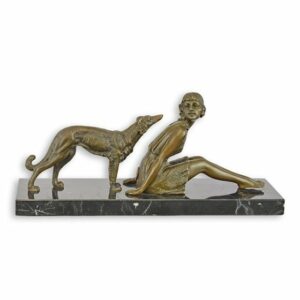 UNE SCULPTURE EN BRONZE D'UNE JEUNE FILLE AVEC DES BORZOI